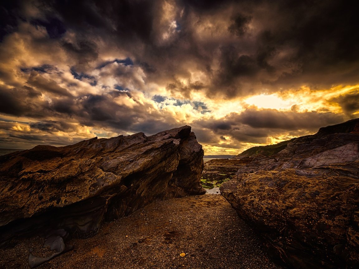 Обои небо, скалы, тучи, пейзаж, the sky, rocks, clouds, landscape разрешение 2048x1366 Загрузить