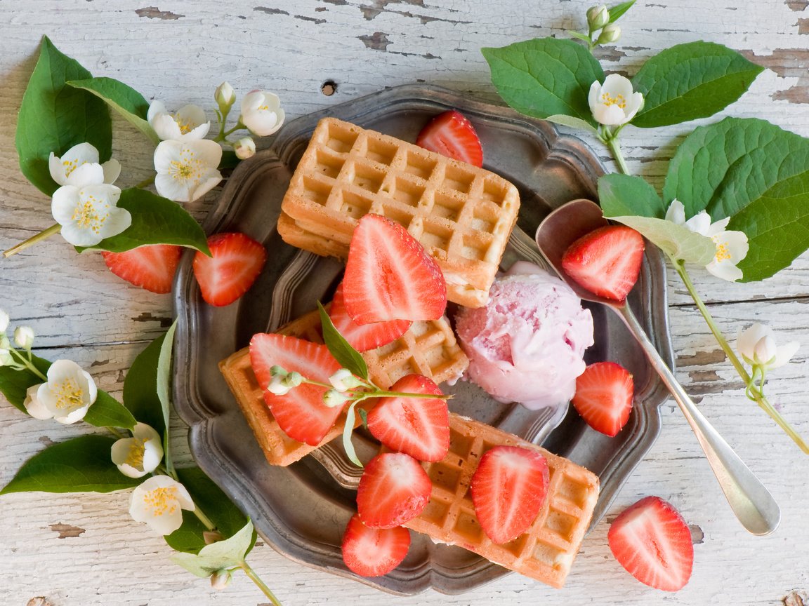 Обои мороженое, клубника, ягоды, вафли, жасмин, ice cream, strawberry, berries, waffles, jasmine разрешение 4192x2776 Загрузить