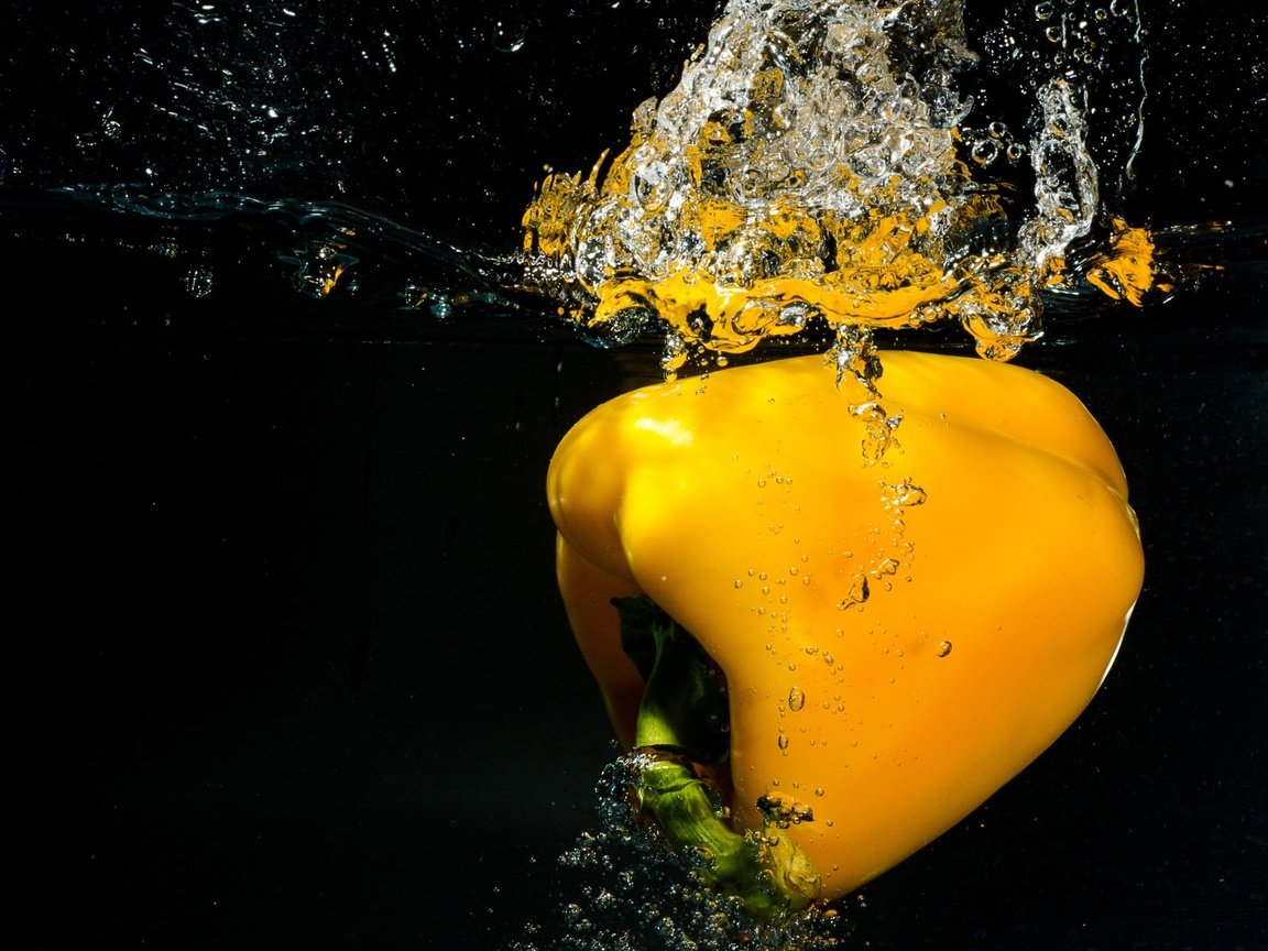 Обои вода, желтый, капли, черный фон, овощи, перец, сладкий, yellow bell pepper, water, yellow, drops, black background, vegetables, pepper, sweet разрешение 1920x1200 Загрузить