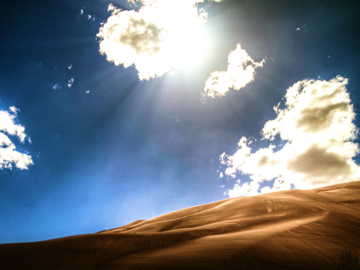 Обои небо, облака, песок, пустыня, дюны, колорадо, солнечный свет, the sky, clouds, sand, desert, dunes, colorado, sunlight разрешение 2560x1700 Загрузить