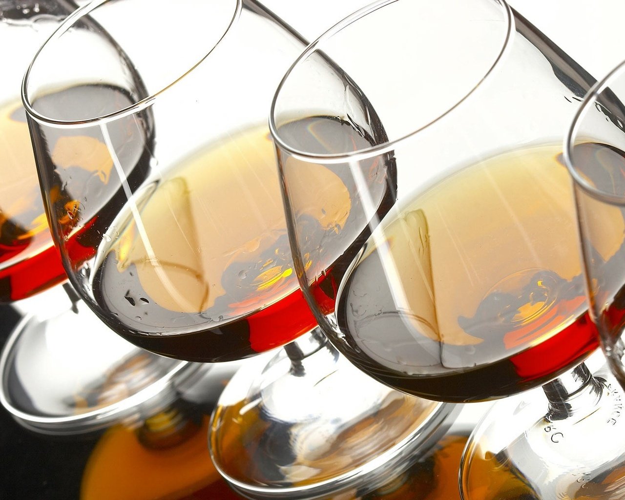Обои бокалы, алкоголь, коньяк, glasses, alcohol, cognac разрешение 1920x1200 Загрузить