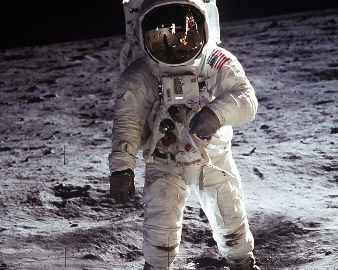 Обои космос, луна, скафандр, космонавт, аполлон 11, space, the moon, the suit, astronaut разрешение 1920x1173 Загрузить
