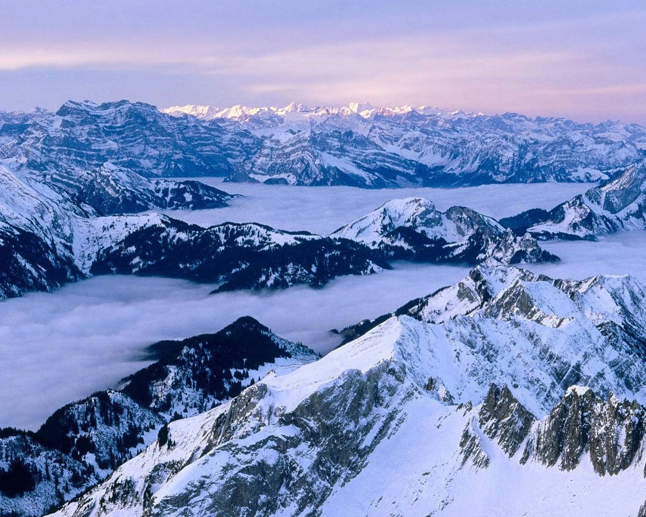 Обои горы, снег, туман, швейцария, вершины, mountains, snow, fog, switzerland, tops разрешение 1920x1080 Загрузить