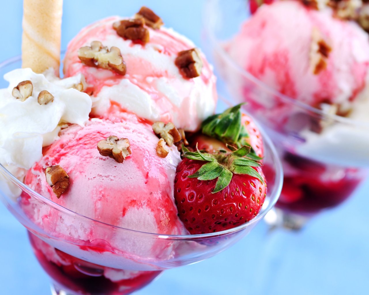 Обои орехи, мороженое, клубника, сладкое, десерт, nuts, ice cream, strawberry, sweet, dessert разрешение 1920x1275 Загрузить