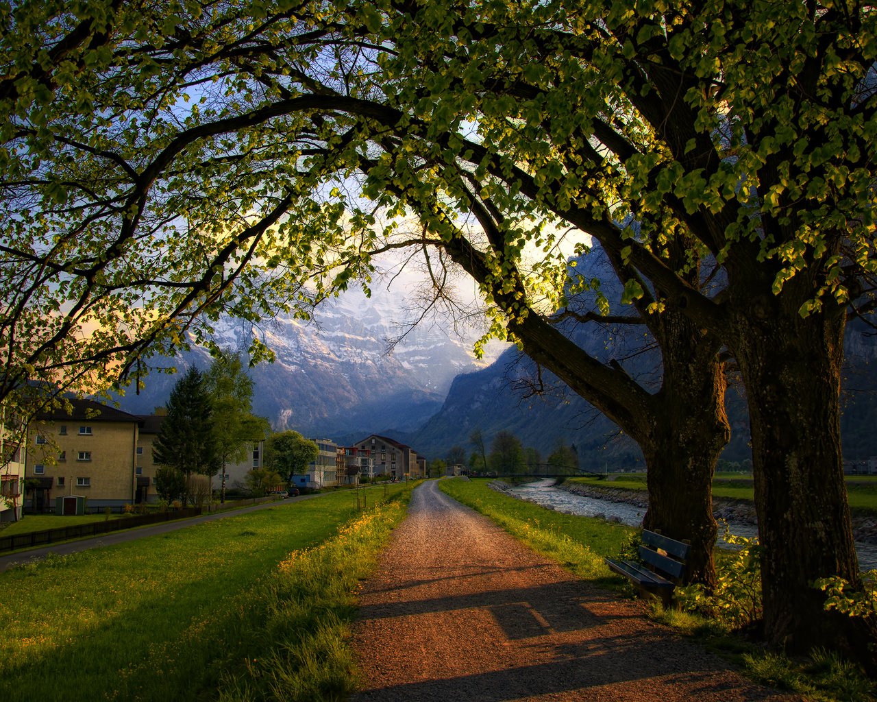 Обои дорога, деревья, вечер, швейцария, весна, road, trees, the evening, switzerland, spring разрешение 2560x1600 Загрузить