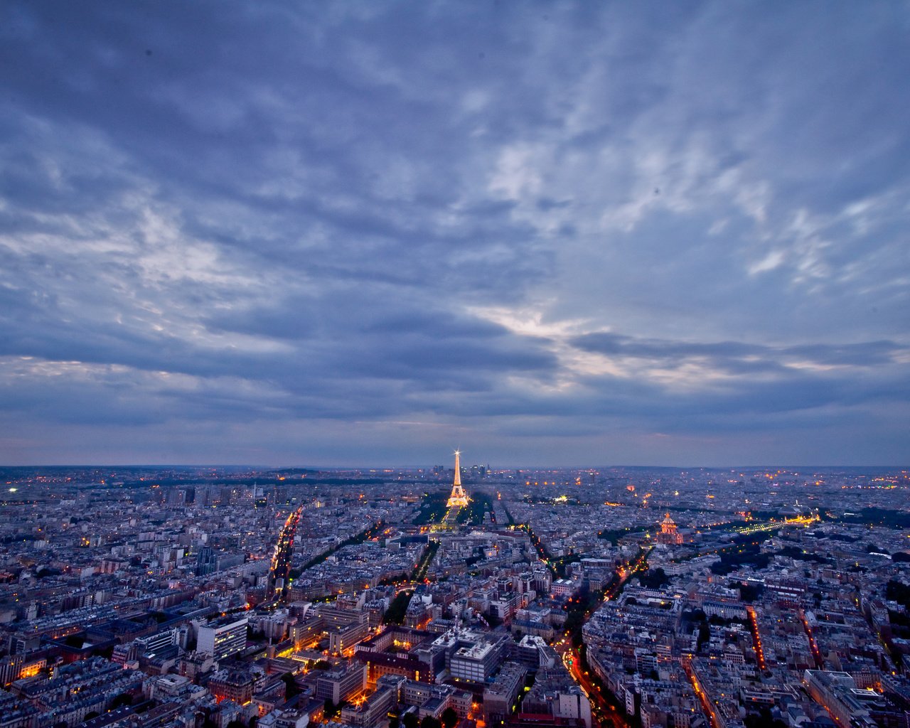 Обои небо, облака, огни, город, париж, франция, the sky, clouds, lights, the city, paris, france разрешение 2560x1700 Загрузить