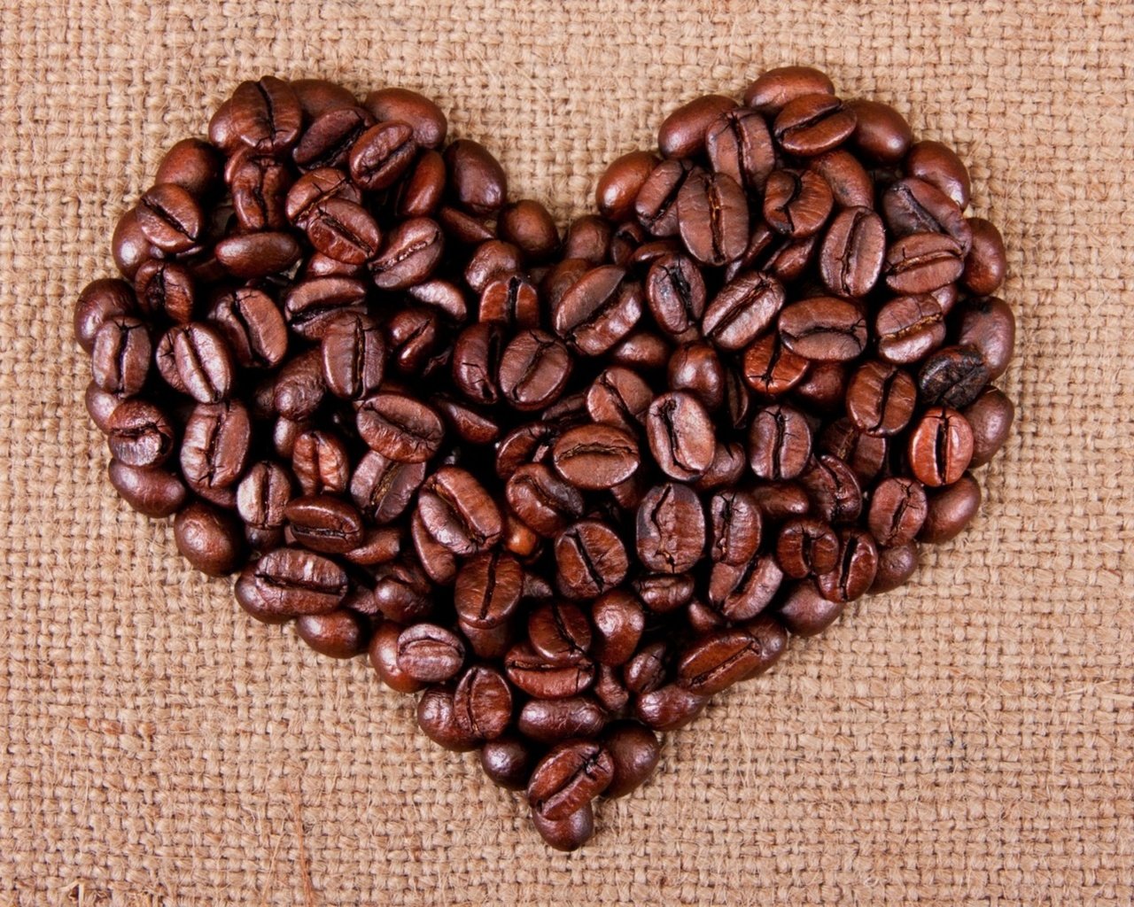 Обои зерна, кофе, сердце, любовь, ткань, кофейные, grain, coffee, heart, love, fabric разрешение 2560x1600 Загрузить