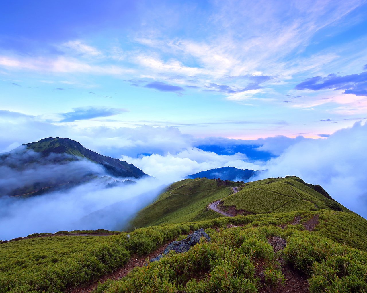 Обои облака, горы, тайвань, наньтоу, clouds, mountains, taiwan, nantou разрешение 1920x1200 Загрузить