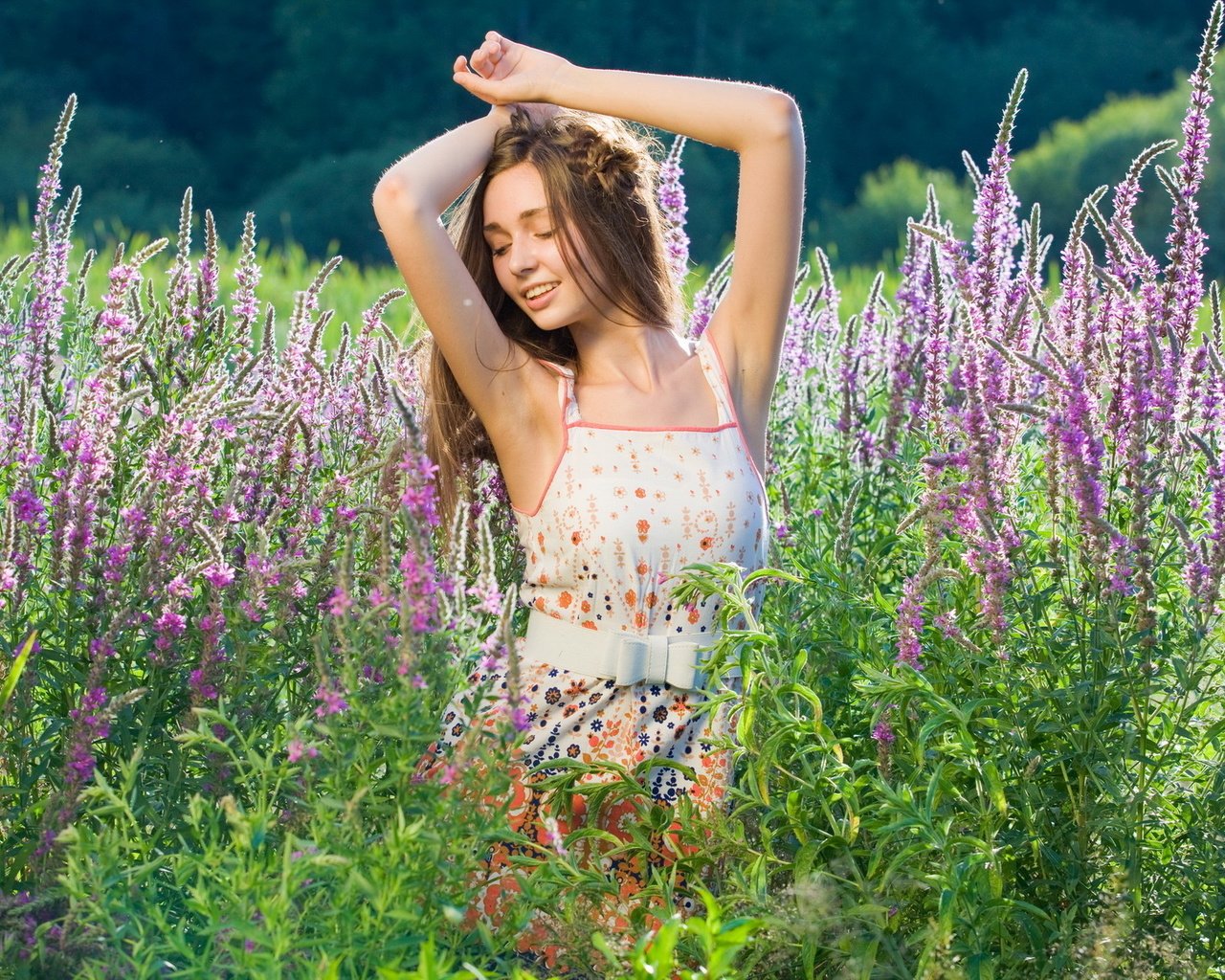 Обои цветы, настроение, поле, лето, девочка, flowers, mood, field, summer, girl разрешение 1920x1280 Загрузить