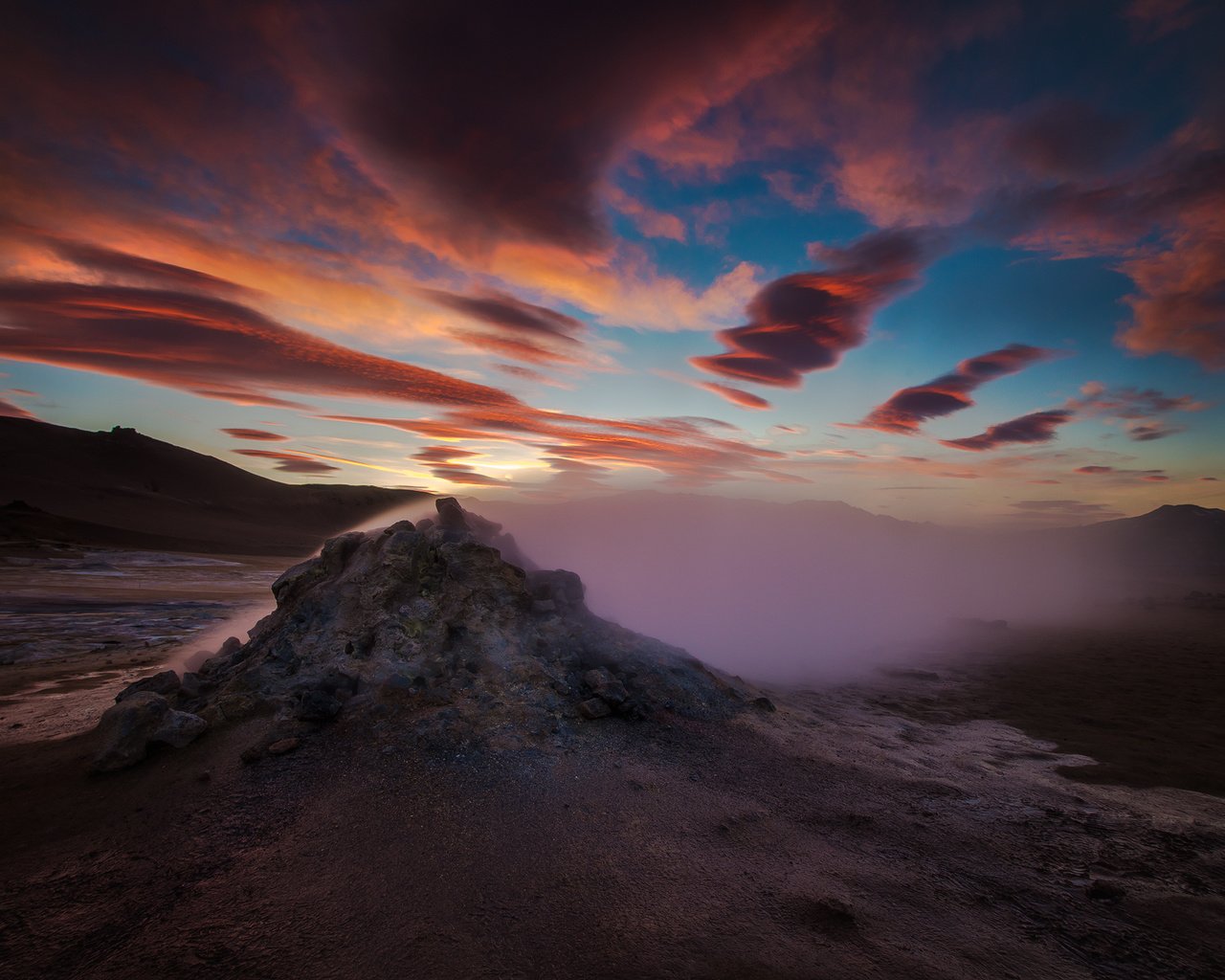 Обои небо, облака, горы, камни, закат, the sky, clouds, mountains, stones, sunset разрешение 1920x1282 Загрузить