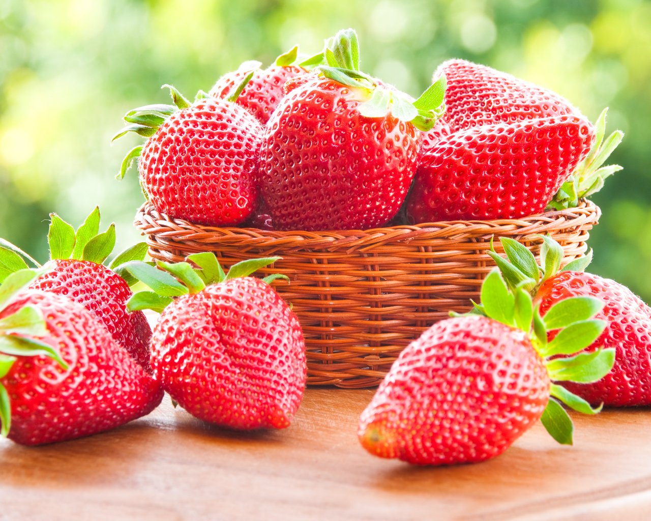 Обои красная, клубника, спелая, ягоды, корзинка, red, strawberry, ripe, berries, basket разрешение 4214x2750 Загрузить