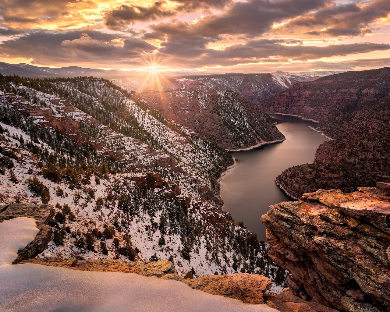 Обои река, горы, скалы, природа, лес, зима, рассвет, river, mountains, rocks, nature, forest, winter, dawn разрешение 2048x1437 Загрузить