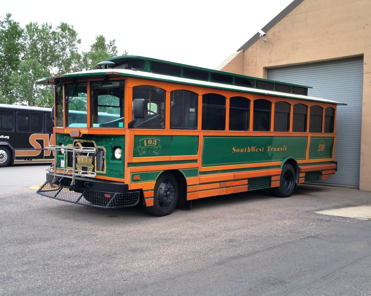 Обои bus-trolley разрешение 5312x2988 Загрузить