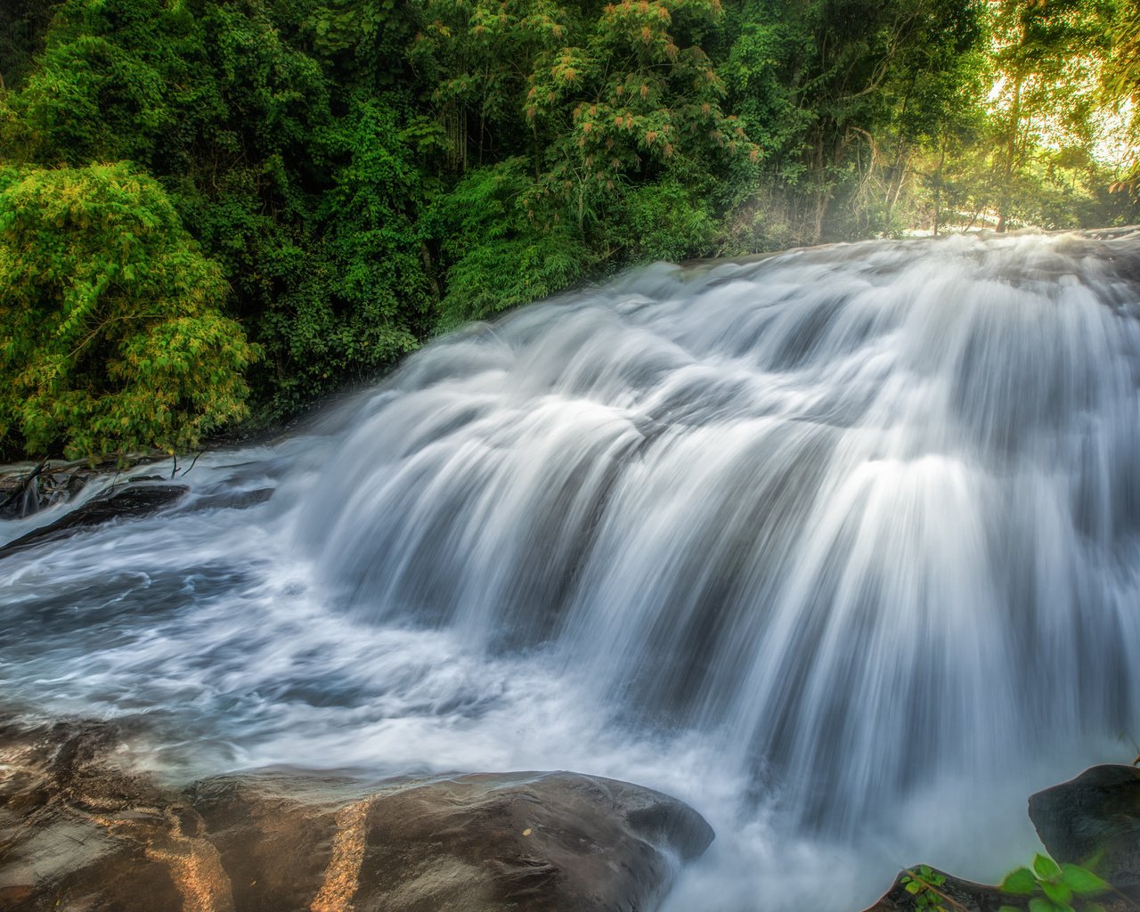 Обои вода, камни, водопад, поток, мох, water, stones, waterfall, stream, moss разрешение 2048x1303 Загрузить