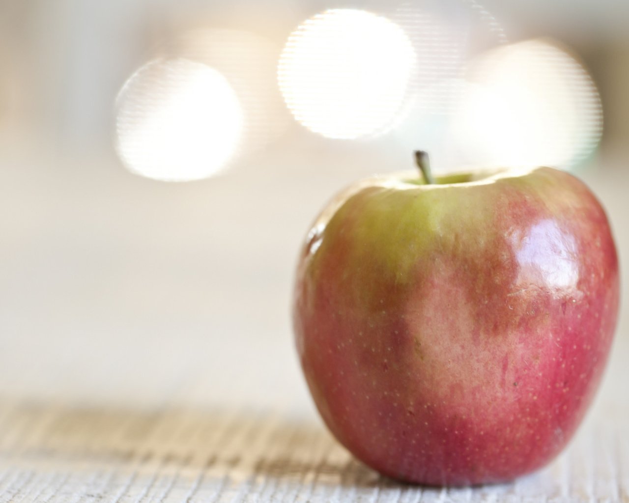 Обои макро, фон, фрукты, яблоко, macro, background, fruit, apple разрешение 2048x1365 Загрузить