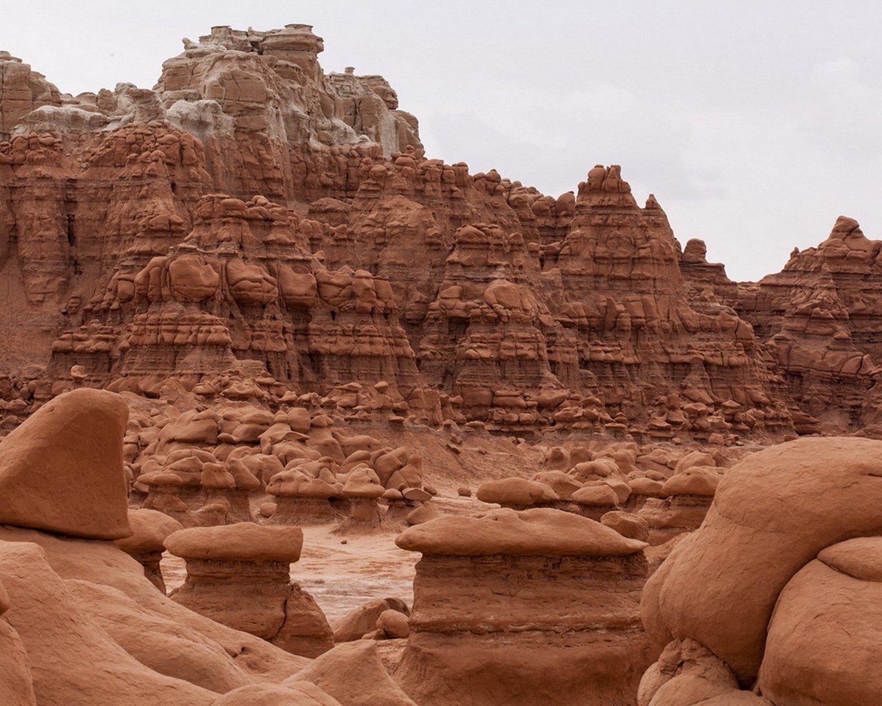 Обои каньон, красота, сша, штат юта, гоблин долина, canyon, beauty, usa, utah, goblin valley разрешение 1920x1280 Загрузить