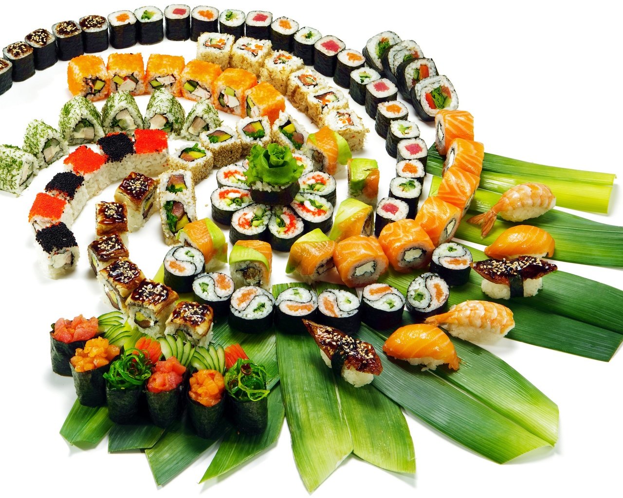 Обои креветки, черная икра, зелень, красная икра, листья, японская кухня, украшения, лосось, ломтики, сервировка, рис, тунец, суши, нарезка, роллы, красная рыба, морепродукты, shrimp, black caviar, greens, red caviar, leaves, japanese cuisine, decoration, salmon, slices, serving, figure, tuna, sushi, cutting, rolls, red fish, seafood разрешение 2880x2019 Загрузить