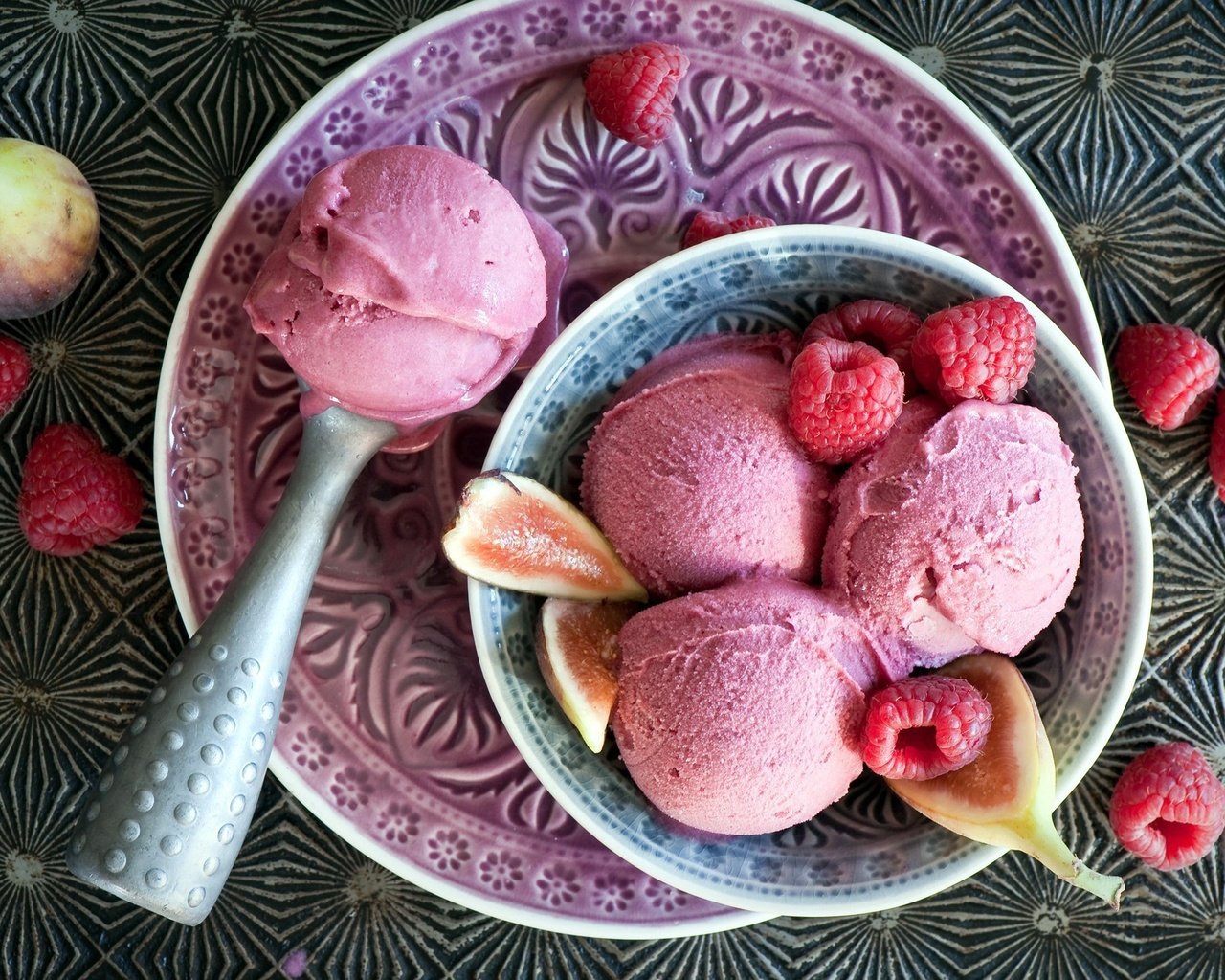 Обои малина, мороженое, фрукты, ягоды, сладкое, десерт, инжир, raspberry, ice cream, fruit, berries, sweet, dessert, figs разрешение 2000x1307 Загрузить