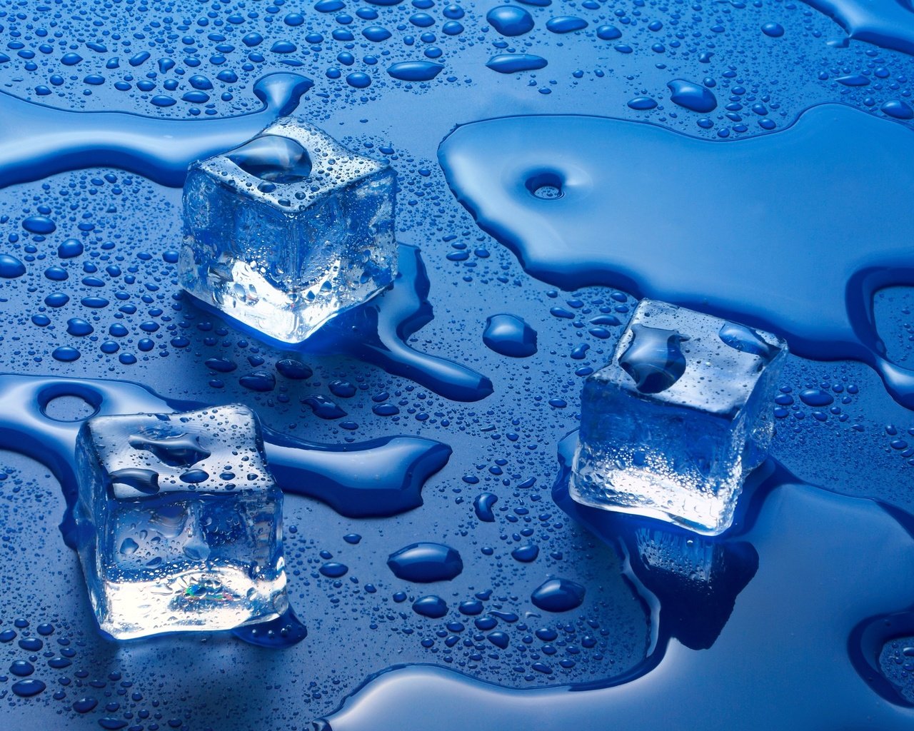 Игра лед вода. Цвет льда. Вода фон. Кубики льда фон. Вода со льдом фон.