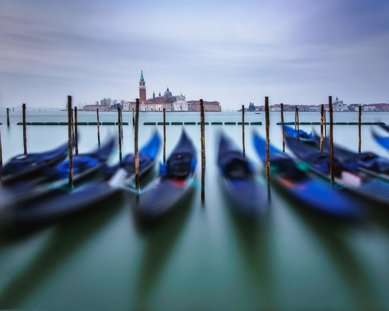 Обои лодки, венеция, гондола, италия, hdr, achim thomae, boats, venice, gondola, italy разрешение 2048x1238 Загрузить