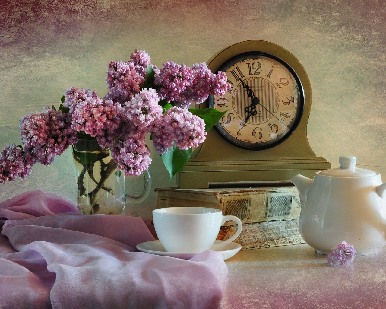 Обои часы, букет, чашка, чай, книга, сирень, натюрморт, watch, bouquet, cup, tea, book, lilac, still life разрешение 2400x1535 Загрузить