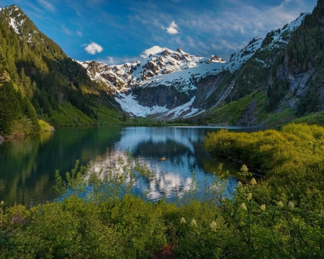 Обои трава, вечер, озеро, горы, снег, природа, отражения, лето, grass, the evening, lake, mountains, snow, nature, reflection, summer разрешение 1920x1200 Загрузить