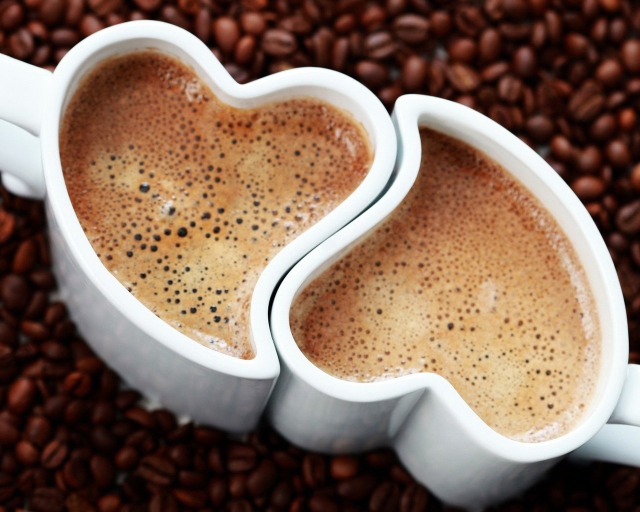 Обои кофе, сердце, любовь, кофейные зерна, чашки, пенка, coffee, heart, love, coffee beans, cup, foam разрешение 1920x1080 Загрузить