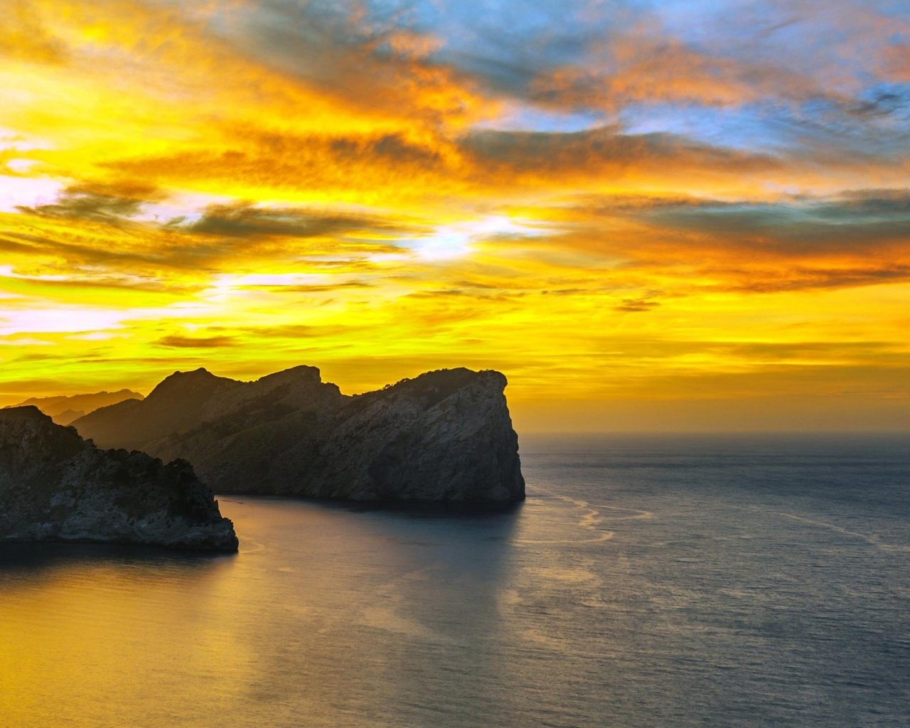 Обои небо, облака, скалы, закат, пейзаж, море, испания, мальорка, the sky, clouds, rocks, sunset, landscape, sea, spain, mallorca разрешение 1920x1200 Загрузить