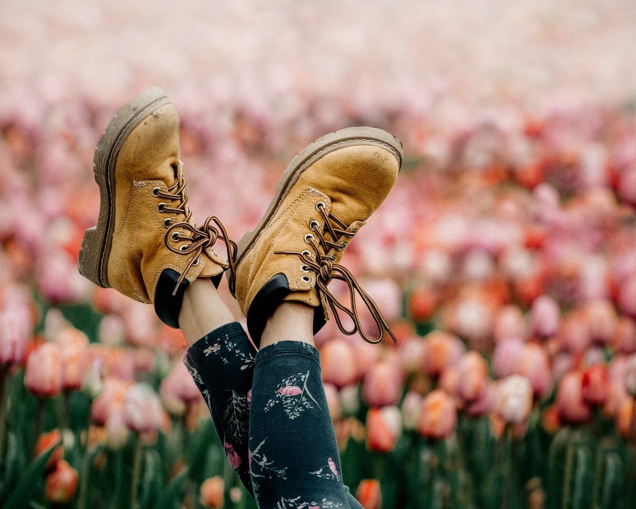 Ботинки с цветами