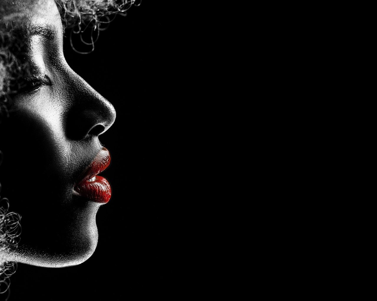 Обои девушка, профиль, черный фон, губы, силуэт, помада, girl, profile, black background, lips, silhouette, lipstick разрешение 2500x1385 Загрузить