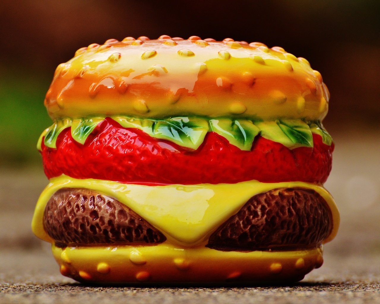 Обои бутерброд, гамбургер, копилка, чизбургер, керамика, sandwich, hamburger, piggy, cheeseburger, ceramics разрешение 5959x3873 Загрузить