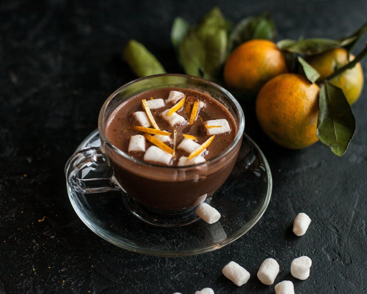 Обои напиток, мандарины, цедра, горячий шоколад, маршмеллоу, drink, tangerines, peel, hot chocolate, marshmallows разрешение 2500x1637 Загрузить