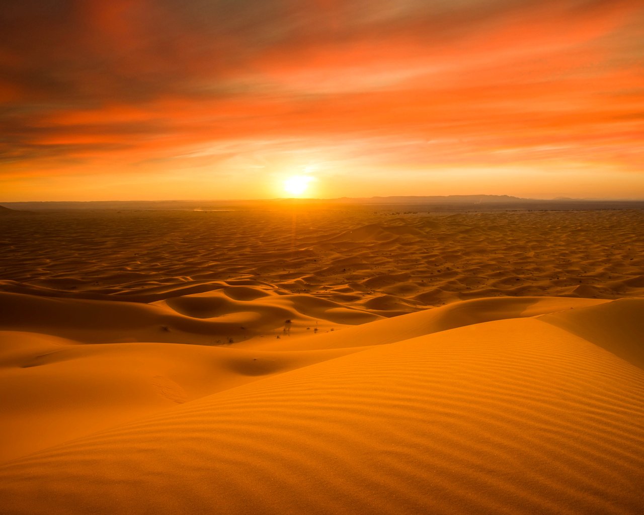 Обои солнце, закат, песок, горизонт, пустыня, дюны, сахара, the sun, sunset, sand, horizon, desert, dunes, sugar разрешение 5232x3057 Загрузить