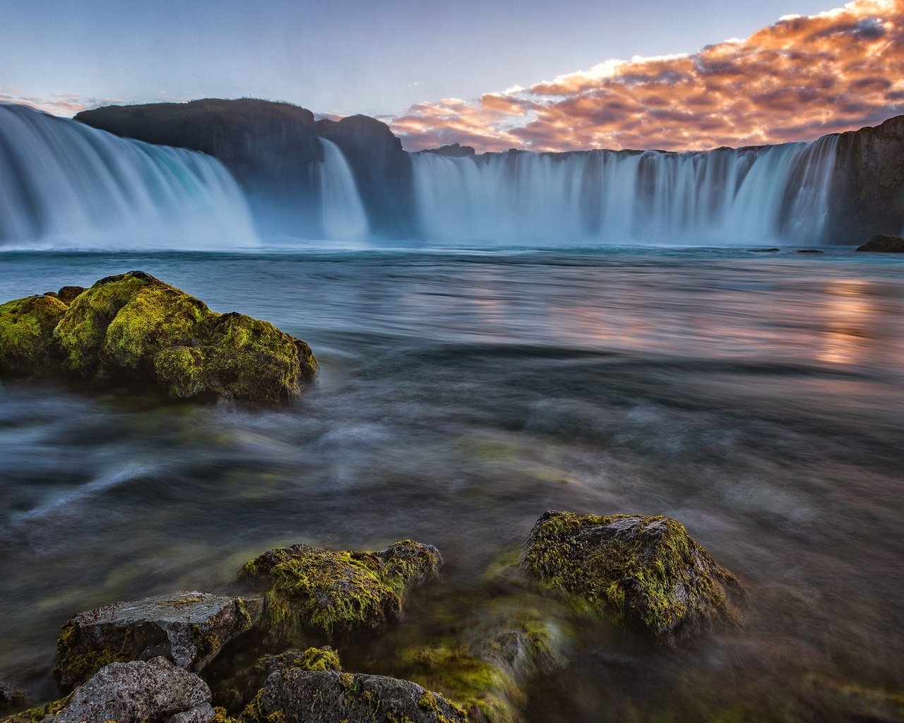 Обои небо, водопад годафосс, облака, вода, природа, камни, водопад, поток, исландия, the sky, clouds, water, nature, stones, waterfall, stream, iceland разрешение 2048x1272 Загрузить