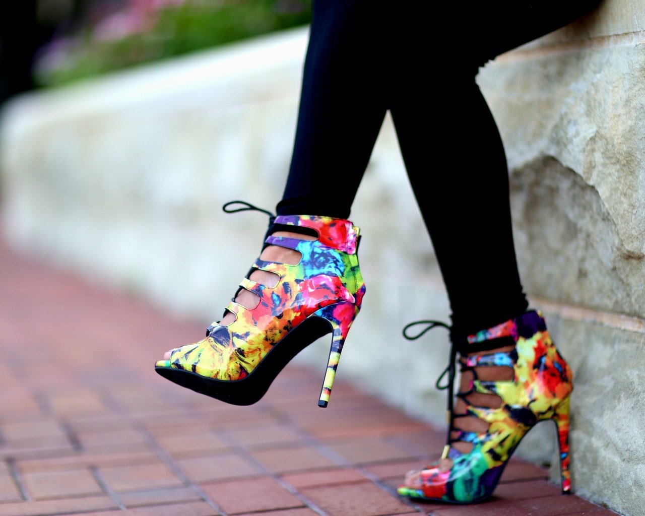 Обои стиль, девушка, цвет, ножки, каблуки, style, girl, color, legs, heels разрешение 2048x1365 Загрузить