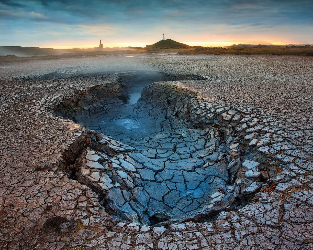 Обои пустыня, кратер, потрескавшаяся земля, desert, crater, cracked earth разрешение 1920x1080 Загрузить