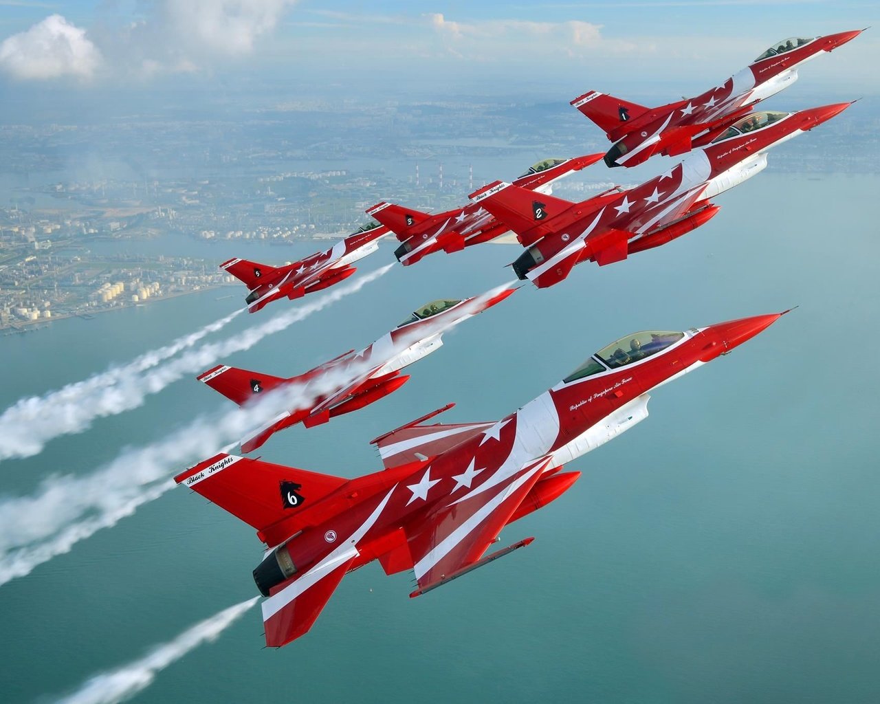 Обои истребитель, пилотажная группа, f-16и, f-16c, ввс сингапура, чёрные рыцари, f-16c fighting falcon, black knights, fighter, aerobatic team, f-16, of singapore air force, the black knights разрешение 2048x1365 Загрузить