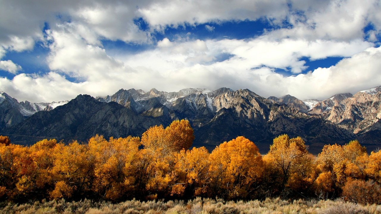 Обои облака, деревья, горы, природа, осень, clouds, trees, mountains, nature, autumn разрешение 2560x1600 Загрузить