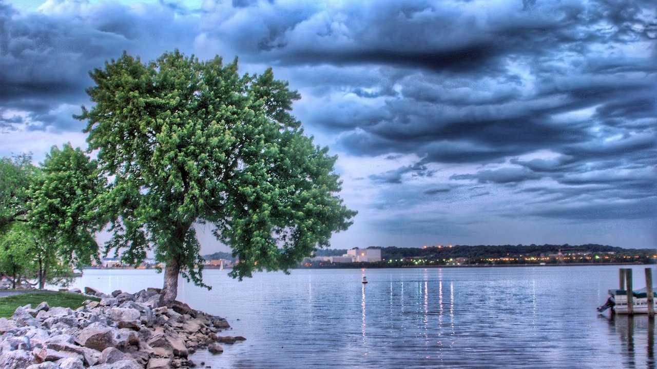 Обои облака, озеро, природа, дерево, отражение, clouds, lake, nature, tree, reflection разрешение 1920x1080 Загрузить