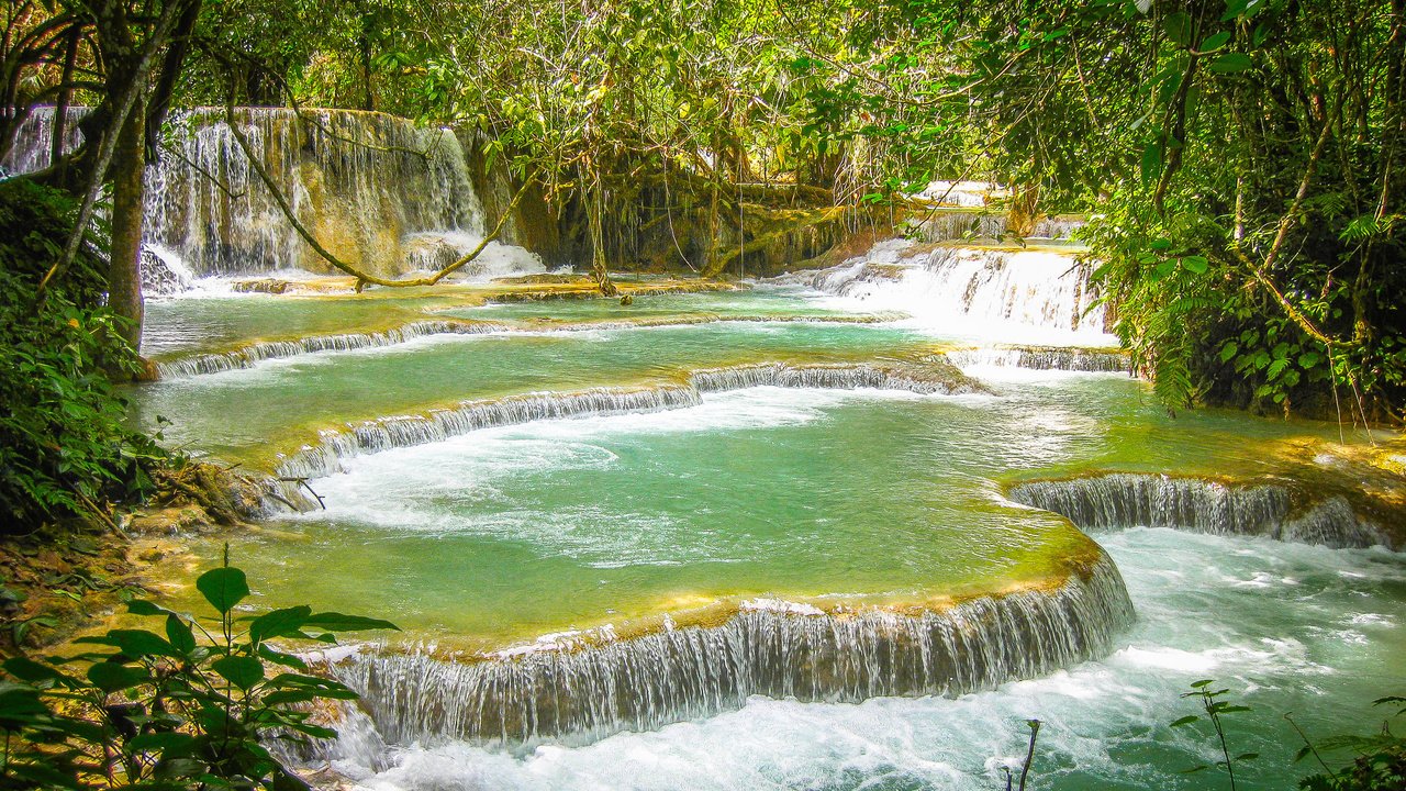 Обои деревья, скалы, природа, лес, водопад, лаос, kuang si waterfall, trees, rocks, nature, forest, waterfall, laos разрешение 2048x1365 Загрузить