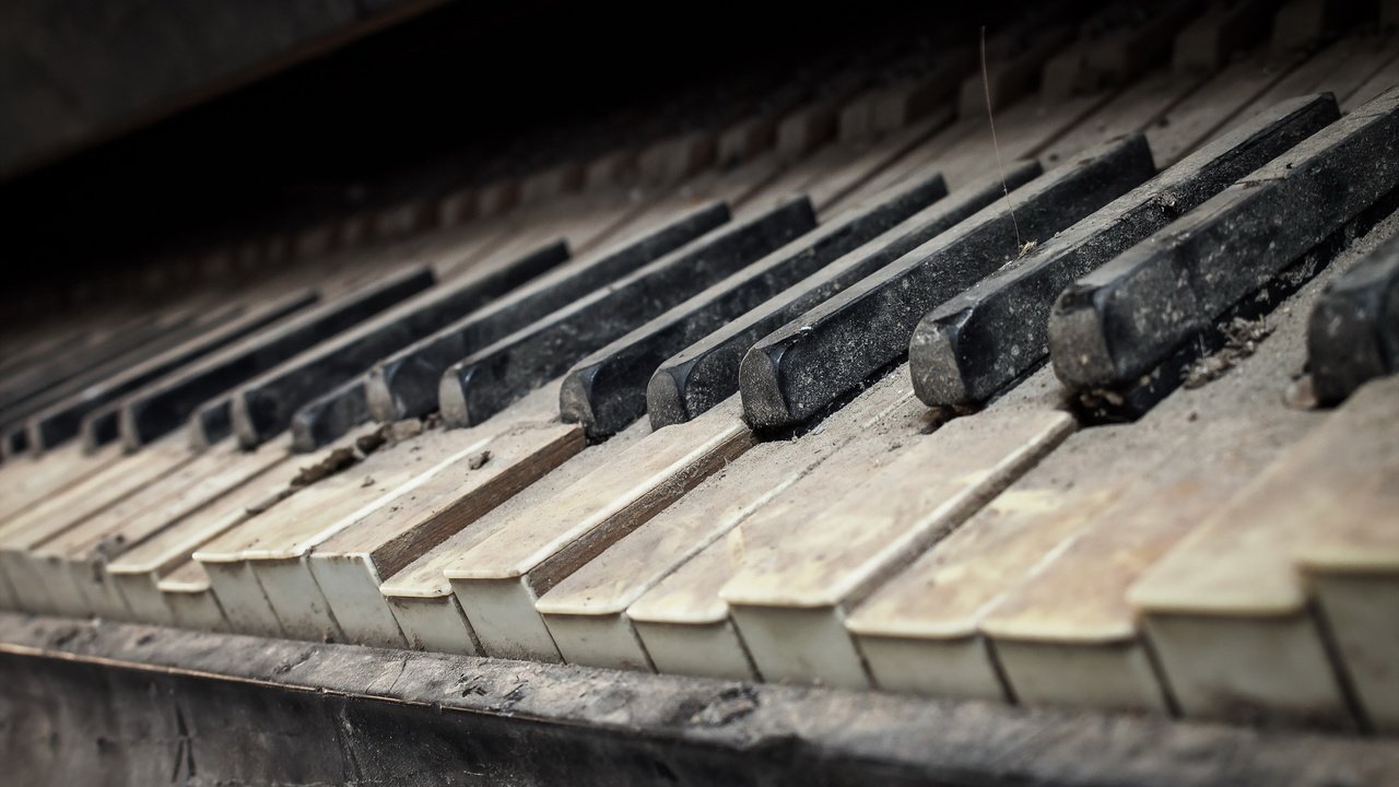 Обои винтаж, старый, пыль, клавиши, рояль, vintage, old, dust, keys, piano разрешение 2558x1656 Загрузить