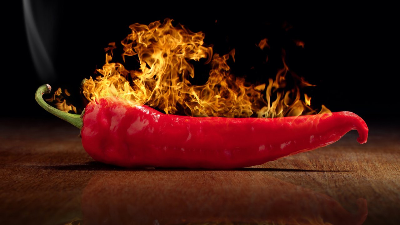 Обои отражение, огонь, овощи, чили, перец, острый, огненная, перец чили, reflection, fire, vegetables, chile, pepper, sharp, chili разрешение 6320x4944 Загрузить
