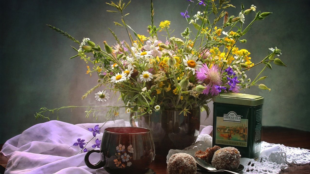 Обои букет, чашка, чай, полевые цветы, пирожные, натюрморт, bouquet, cup, tea, wildflowers, cakes, still life разрешение 1920x1262 Загрузить