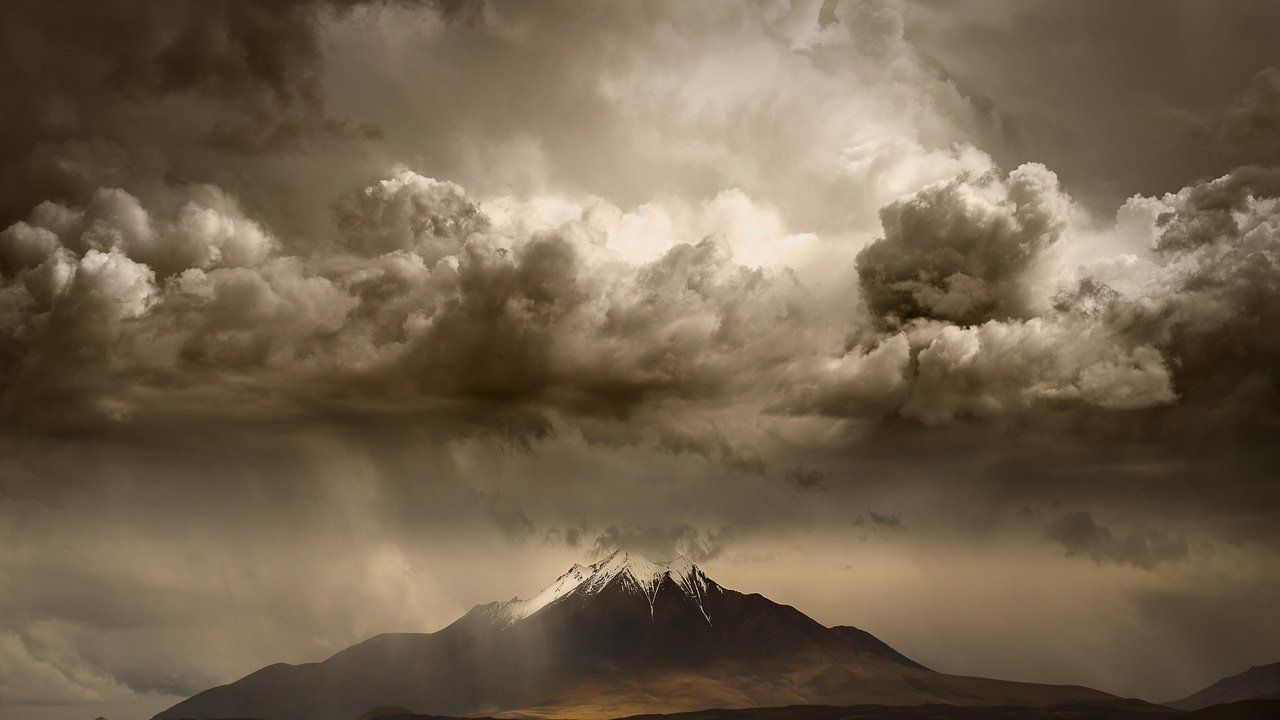 Обои небо, свет, природа, буря, пейзаж, гора, снежная вершина, the sky, light, nature, storm, landscape, mountain, snow peak разрешение 3000x2250 Загрузить