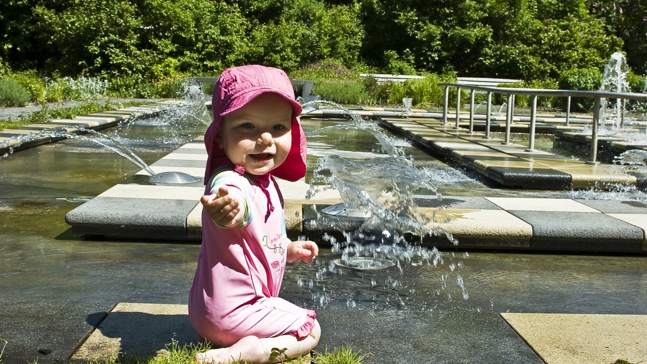 Обои вода, парк, дети, сад, фонтан, ребенок, water, park, children, garden, fountain, child разрешение 3504x2336 Загрузить