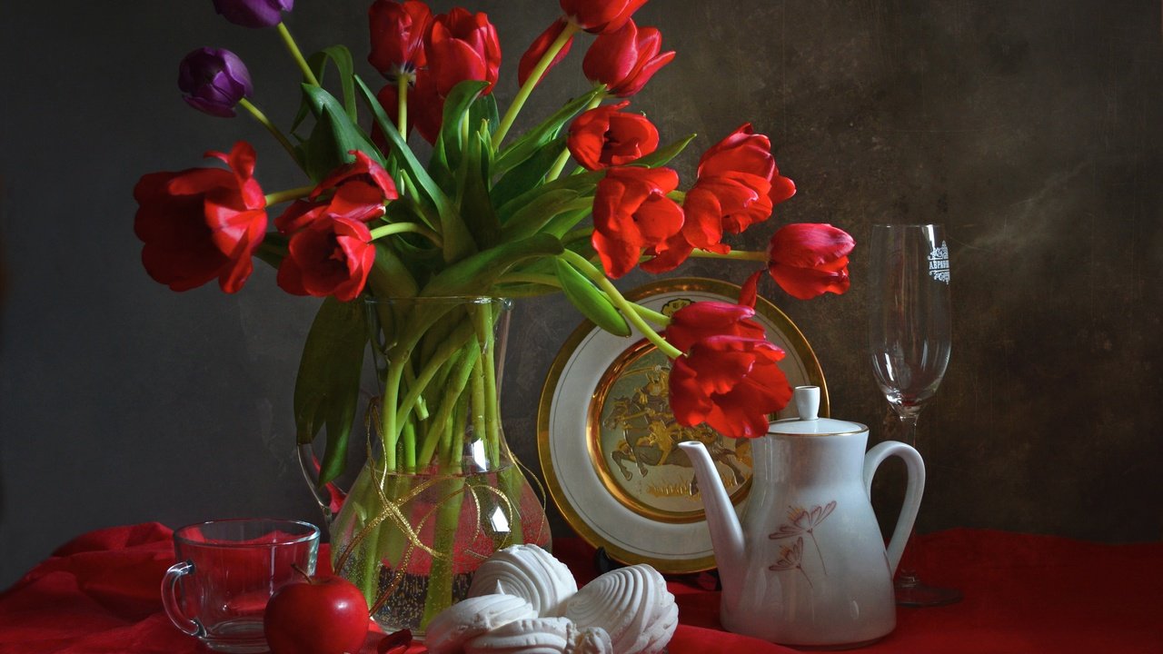 Обои цветы, букет, тюльпаны, яблоко, посуда, зефир, композиция, flowers, bouquet, tulips, apple, dishes, marshmallows, composition разрешение 4224x2932 Загрузить
