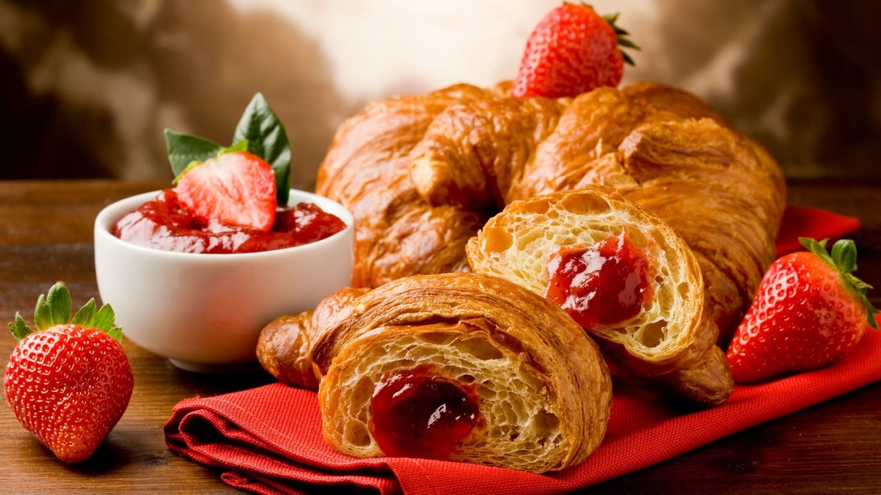 Обои клубника, джем, круассан, strawberry, jam, croissant разрешение 3400x2070 Загрузить