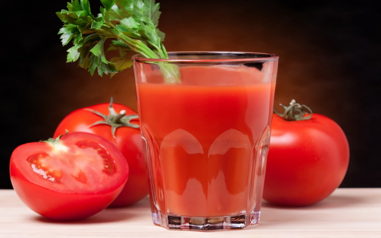 Обои стакан, помидоры, томатный сок, сельдерей, glass, tomatoes, tomato juice, celery разрешение 1920x1080 Загрузить