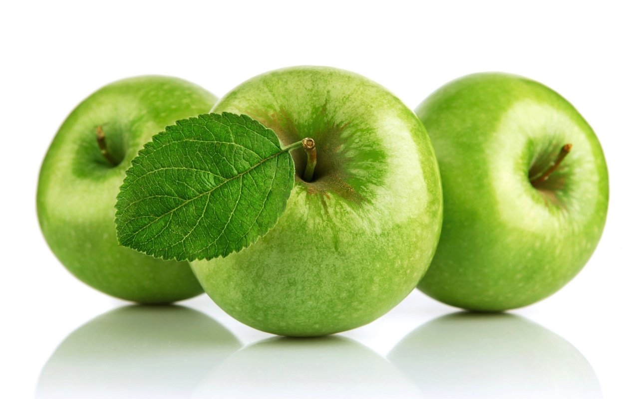 Обои фрукты, яблоки, зеленые, белый фон, зеленые яблочки, fruit, apples, green, white background, green apples разрешение 1920x1309 Загрузить