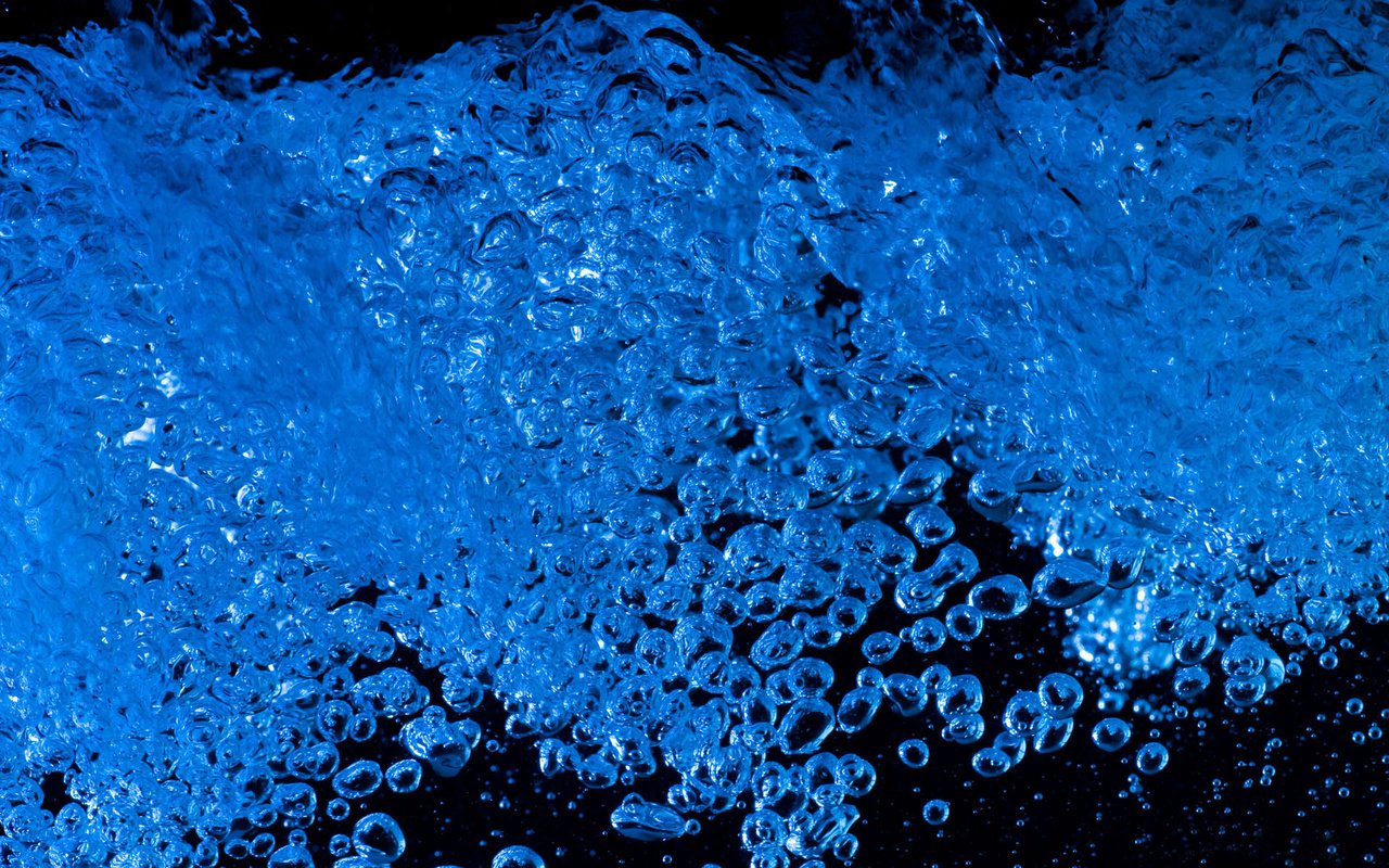 Обои вода, пузыри, пузырьки, пузыри в синем свете., water, bubbles, bubbles in the blue light. разрешение 1920x1200 Загрузить